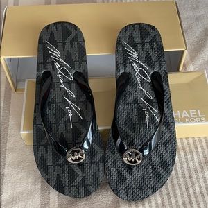 Michael kors flip flops